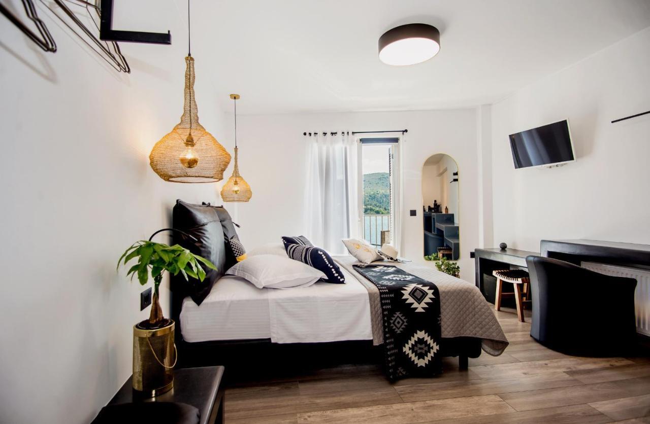 A & B Minimal Suite Ιι With Sea View In Argostoli Eksteriør billede