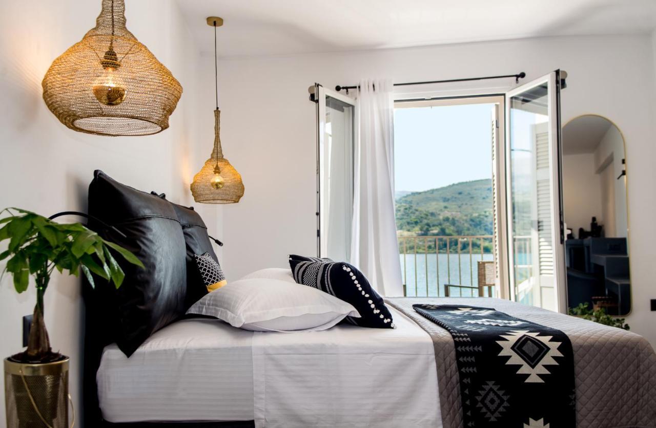 A & B Minimal Suite Ιι With Sea View In Argostoli Eksteriør billede