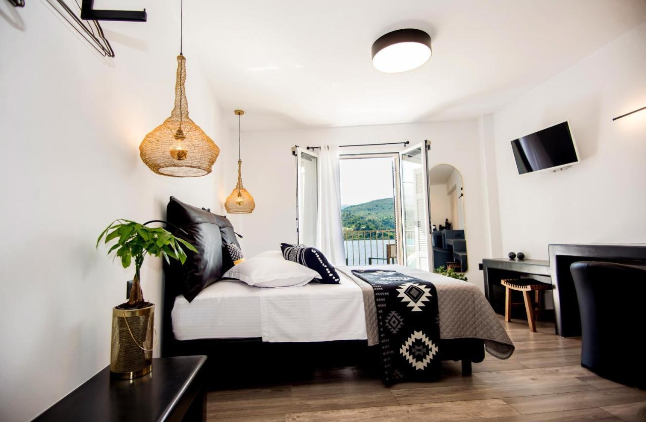 A & B Minimal Suite Ιι With Sea View In Argostoli Eksteriør billede