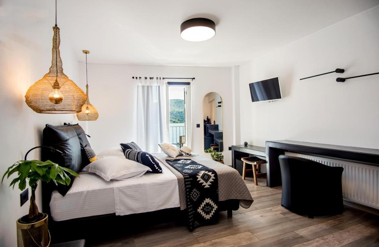 A & B Minimal Suite Ιι With Sea View In Argostoli Eksteriør billede