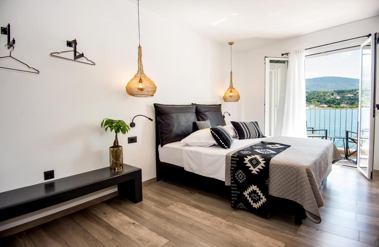 A & B Minimal Suite Ιι With Sea View In Argostoli Eksteriør billede