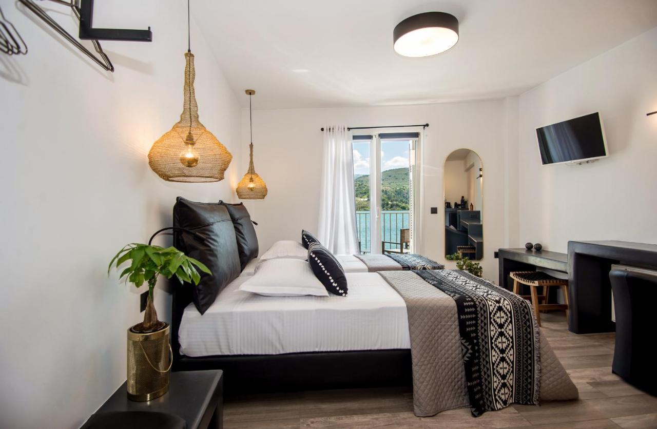 A & B Minimal Suite Ιι With Sea View In Argostoli Eksteriør billede