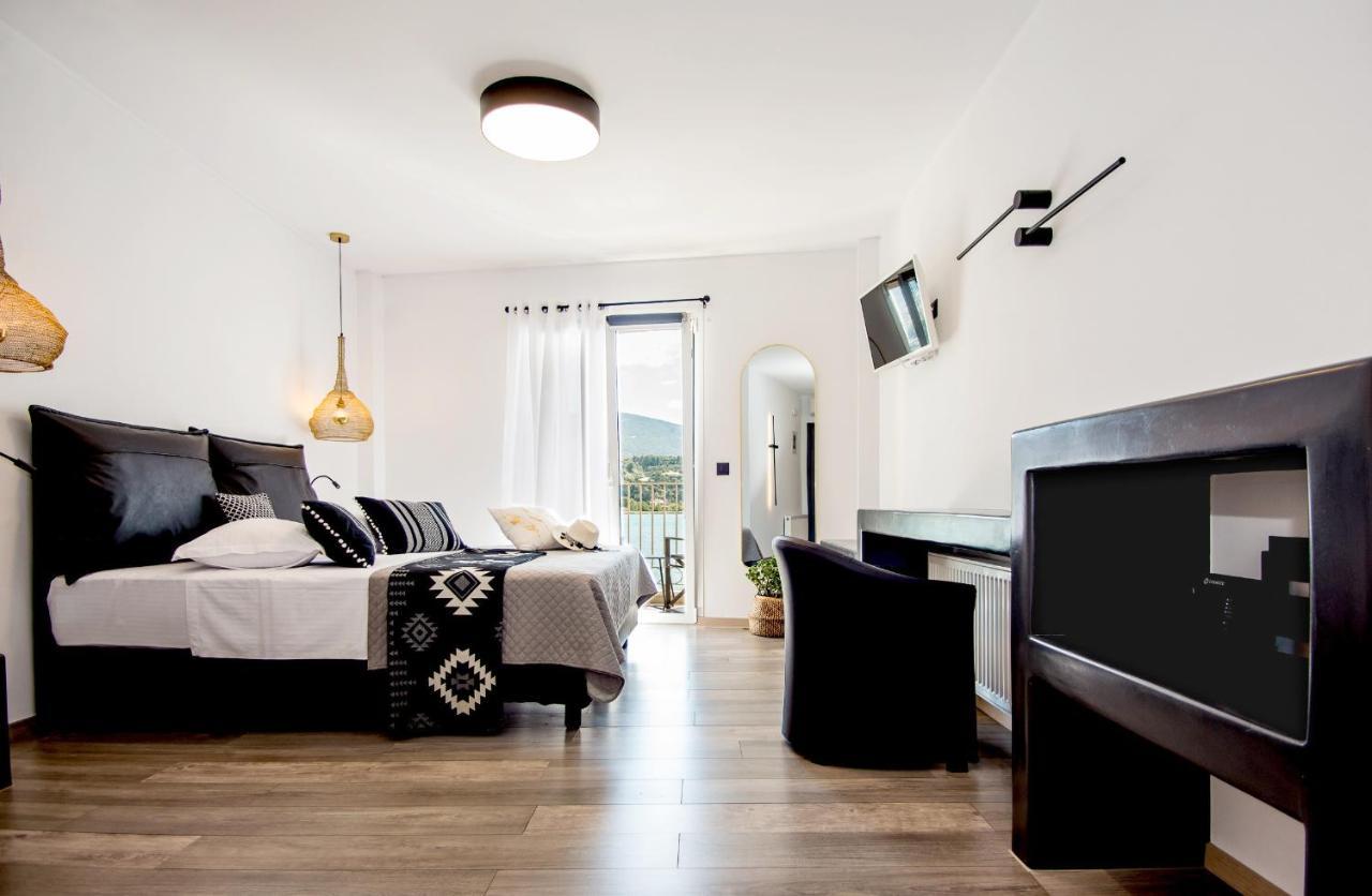 A & B Minimal Suite Ιι With Sea View In Argostoli Eksteriør billede
