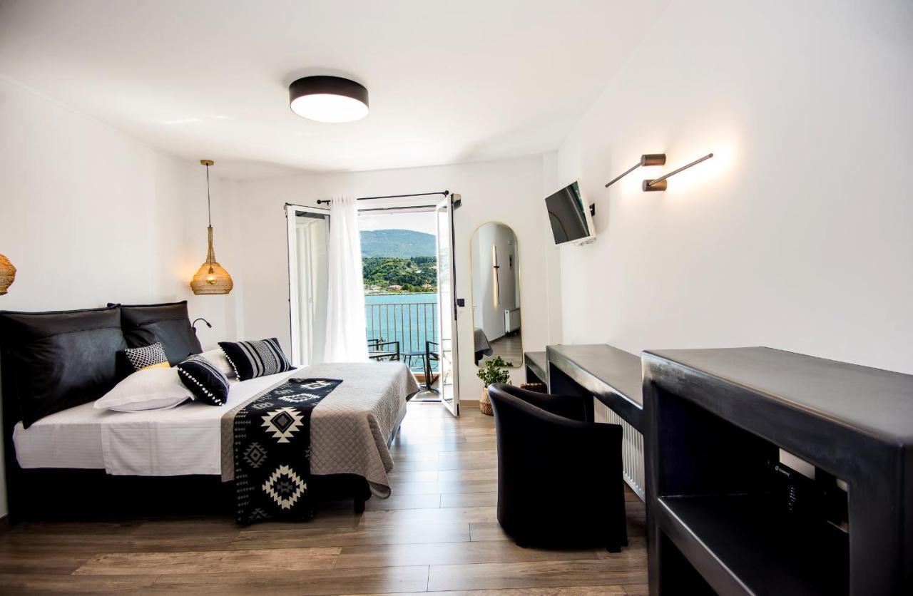 A & B Minimal Suite Ιι With Sea View In Argostoli Eksteriør billede