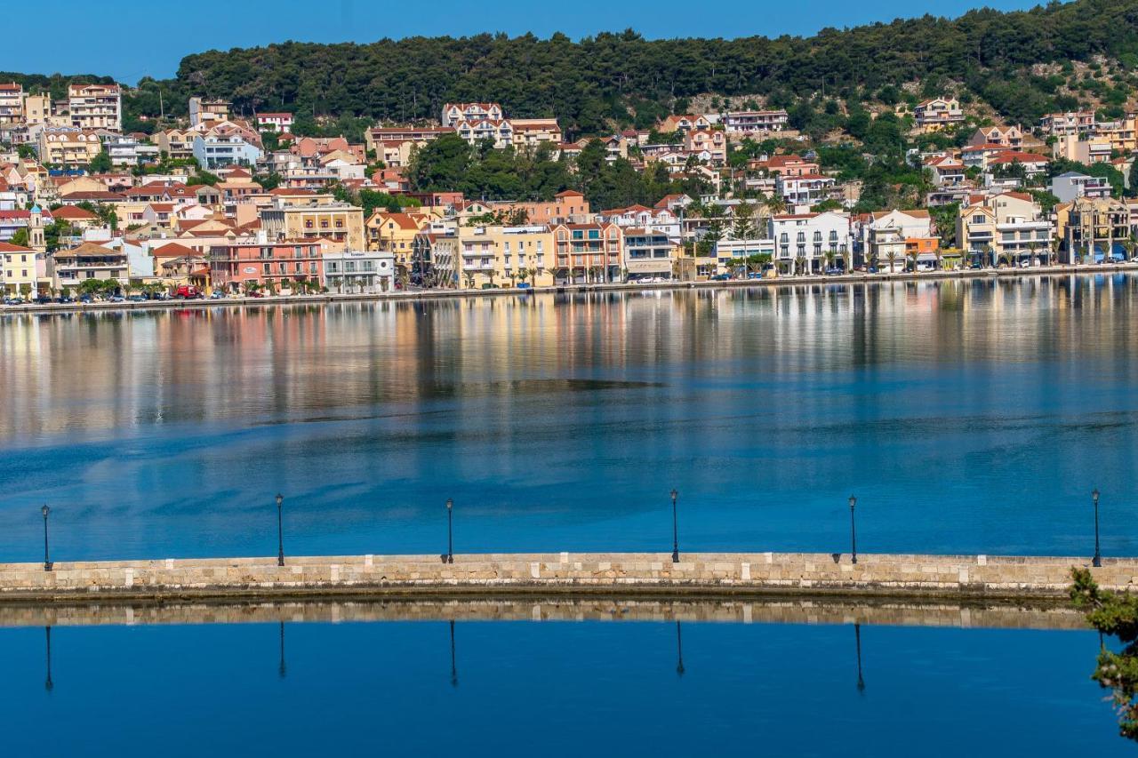 A & B Minimal Suite Ιι With Sea View In Argostoli Eksteriør billede